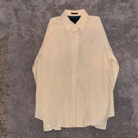 Dress shirt from banana republic - Picture 3 of 3